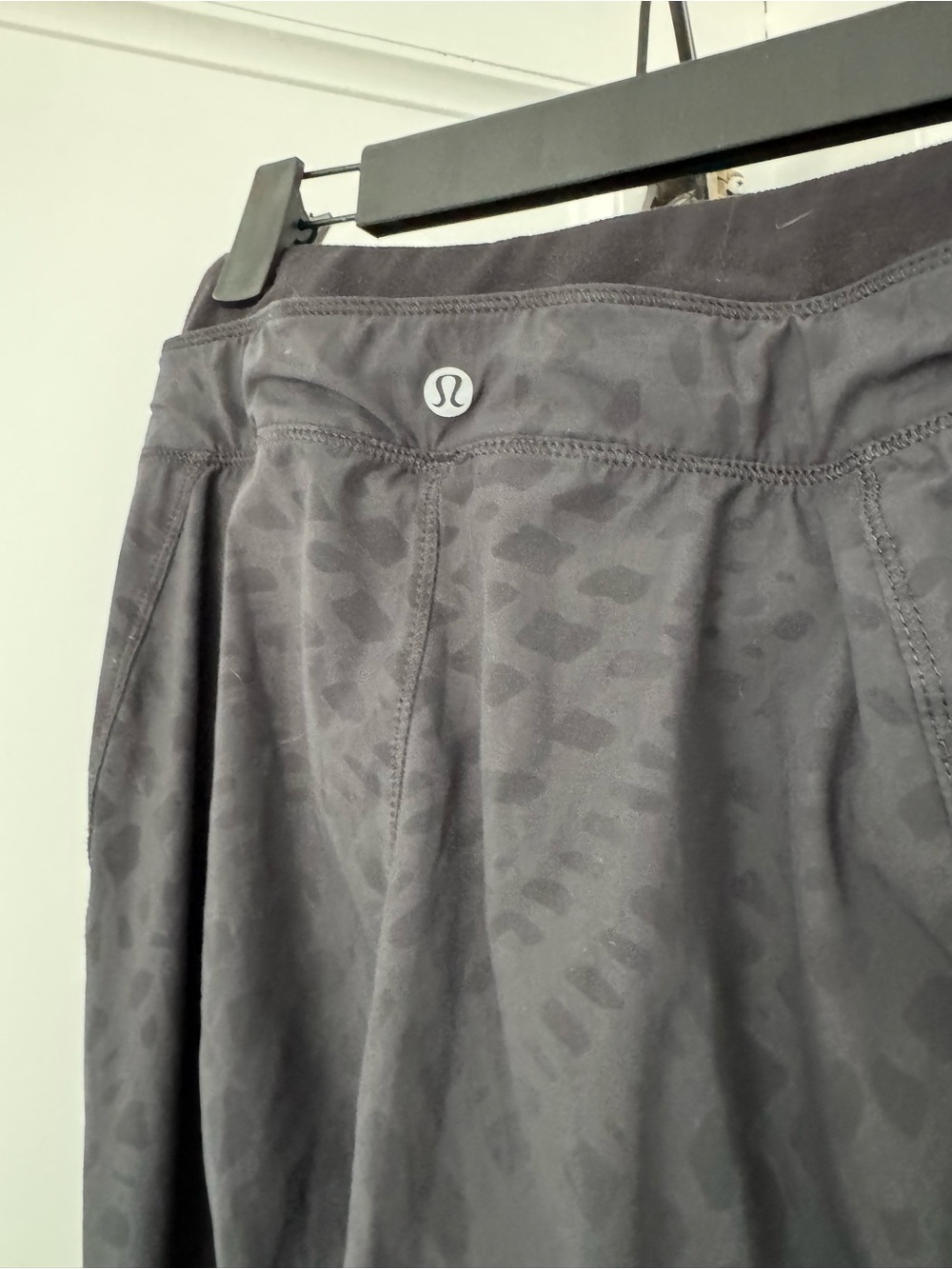 🍋 LULULEMON - Black Textured Leggings